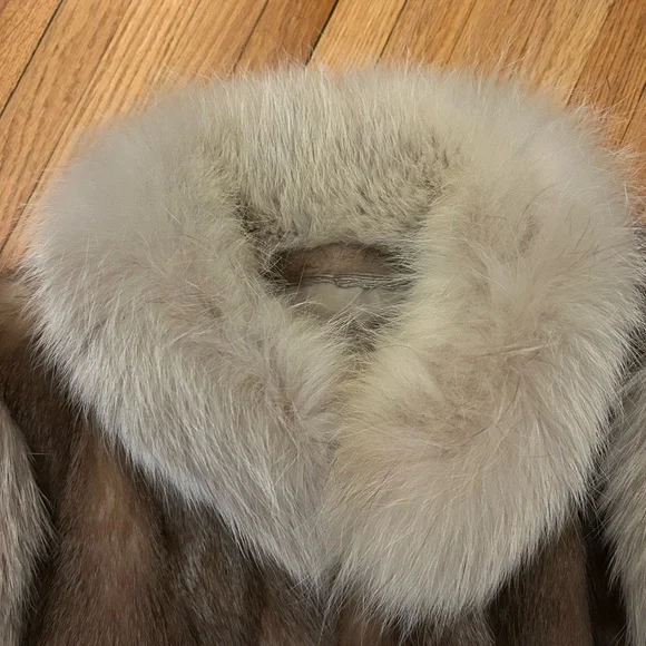 Mink and fox fur coat. - Picture 2 of 9